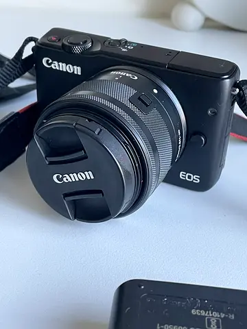 Canon EOS M10 Mirrorless Camera + 15-45mm Lens