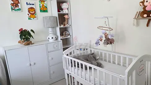 White baby crib and matching dresser set - good condition