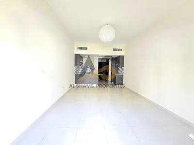 Spacious Studio with Balcony Pool Parking free