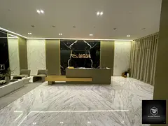 Bright | Vacant | Closed Kitchen