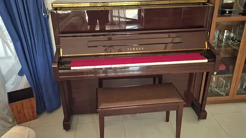 Upright Yamaha Piano (Excellent Condition)