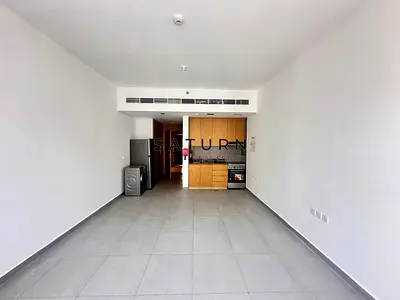 Big studio available for rent in 34k with parking