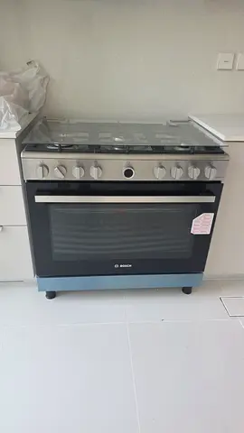Bosch 5-Burner Gas Range with Oven - Like New