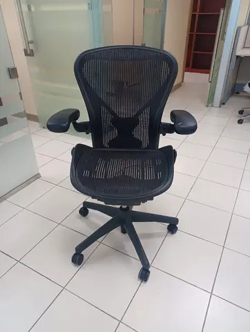 Selling Herman Miller Aeron classic chair type C and B posture Fitt