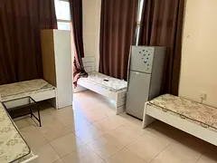 Bed space for laides only سرير للايجار في البرشا 1 فقط للبنات 1199 قريب جداً من مول الامارات