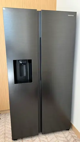 Samsung Side-by-Side Refrigerator with Water Dispenser - Black Stainless