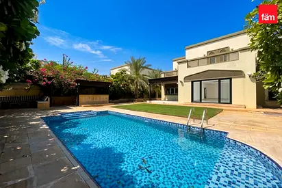 great villa in a live community with parks
