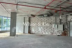 MAIN ENTRANCE | HIGH FOOTFALL | READY NOW