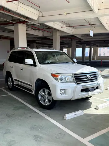 Toyota Land Cruiser GXR 2015 GCC Specs - Excellent Condition