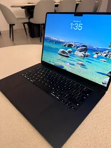 MacBook Air 15" (M3, 2024) — 16GB RAM / 512GB SSD ( Space gray)