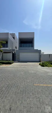 فيلا جديدة تماماً | تصميم واسع | جاهزة للسكن