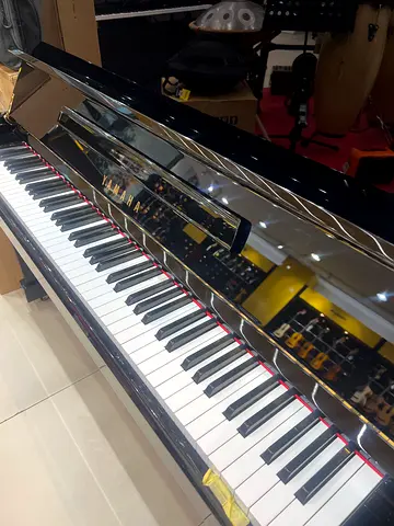 Yamaha U10 Renewed  glossy black upright piano in good condition - 88 keys