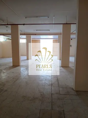 مستودع تخزين 2300 قدم في الجرف الصناعية 3 موقع استراتيجي خلف السوق الصيني مناسب للتخزين بإيجار 85 ألف سنوياً.