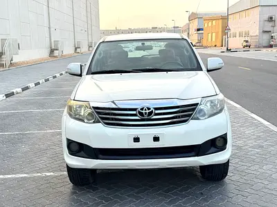 Toyota Fortuner SR5 2012 GCC Specs