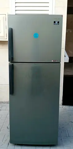 This is no frost Samsung brand Refrigerator Freezer condition is good working. with 380 liters.