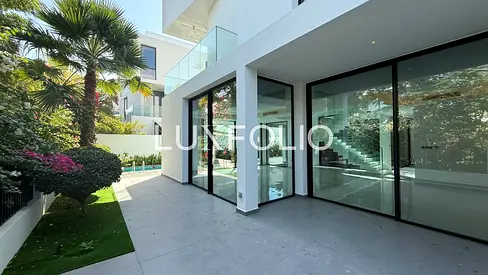 Private Pool | Ready To Move | Modern Luxury