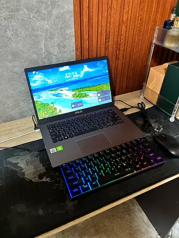 Asus Laptop 900 ONLY!