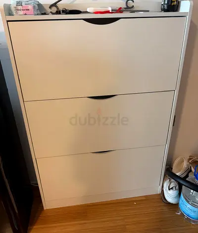 Shoe cabinet
