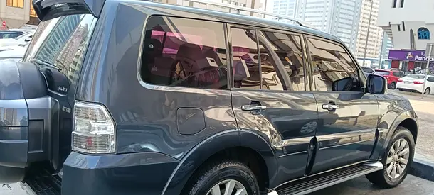 Mitsubishi Pajero GLS highline Top 2009 ( low kilometres, low mileage) GCC Specs