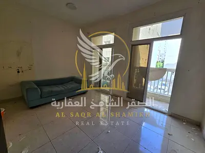 أجمل شقة غرفة وصالة مع بلكونة للإيجار السنوي في القليعة الشارقة تكييف مركزي منطقة مخدومة وحيوية