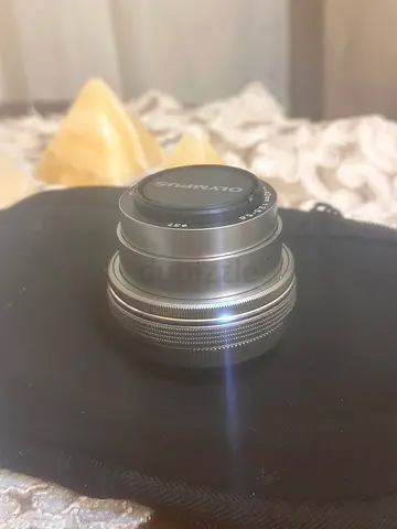Olympus M.Zuiko 14-42mm f/3.5-5.6 EZ Pancake Zoom Lens