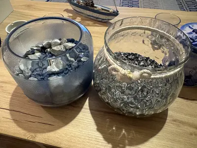 Decorative bowls/vases with pebbles