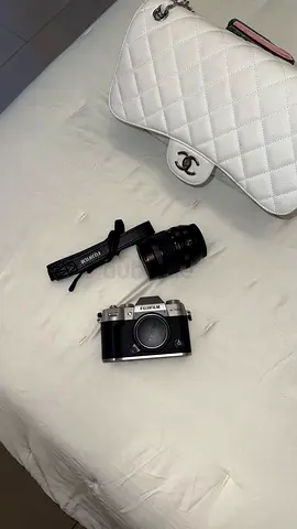 Fujifilm XT50 XF16-50mmF2.8-4.8 R LM WR series style compact camera body with detachable lens