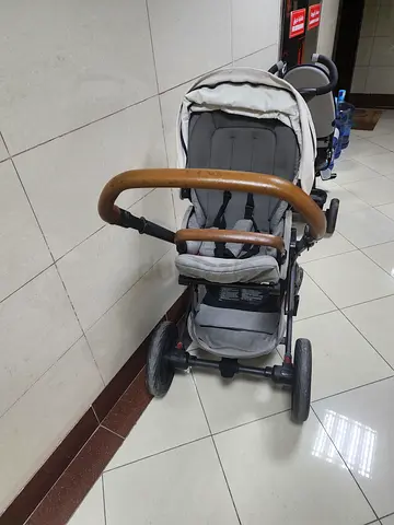 Lightweight standard baby stroller/pram in grey with wooden-look bumper