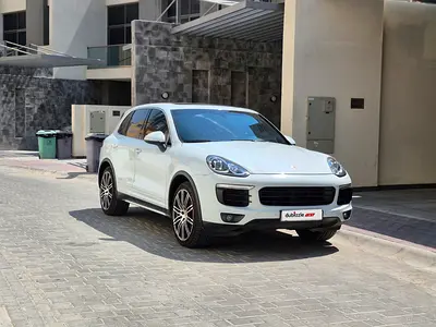 AED 3769/month | 2015 Porsche Cayenne | GCC Specs | Ref#526455