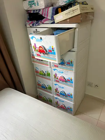 Dress shelf