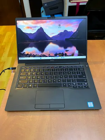 Laptop Dell Latitude 7400