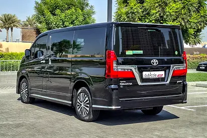 2025 Toyota GRANVIA — фото 8