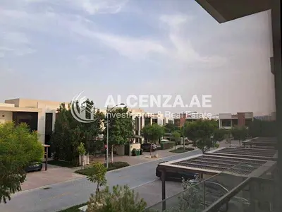 UNFURNISHED | SPACIOUS | COMMUNITY VIEW