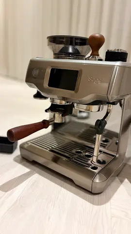 Sage The Barista Touch Coffee Machine with Built-in Grinder