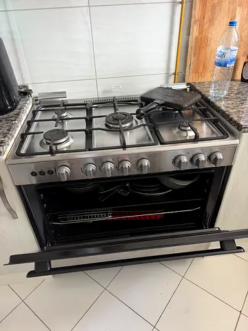 Hisense 90cm Gas Cooker – 5 Burners + Gas Oven, Stainless Steel – 500 AED! Like NEW