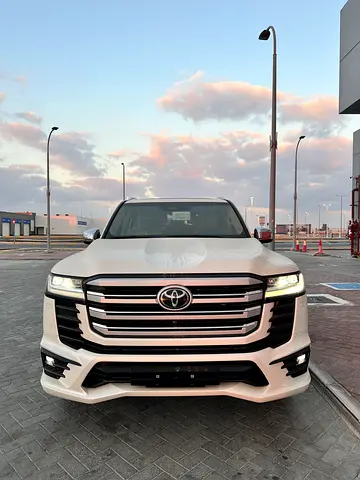 Toyota Land Cruiser VXR MID OPTION 2026 GCC Specs