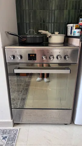 Electric Daewoo cooker with Oven - Good Working Condition