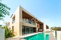 Luxury Villa | Massive Plot | Exquisite Finishing