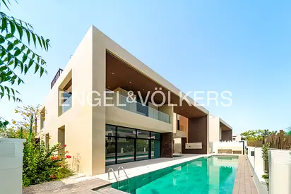 Luxury Villa | Massive Plot | Exquisite Finishing