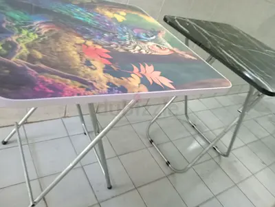 Folding table