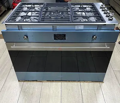 SMEG built in Gas Cooktop Oven Unused Brand new Set