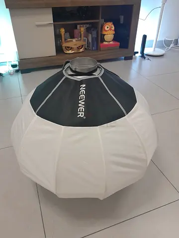 Neewer 26"/65cm Lantern Softbox, Quick Release 360° Bowens Mount NS26L - (Good Condition)