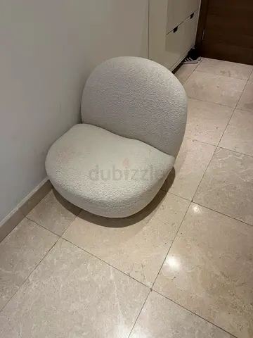 Curved boucle accent lounge chair - cream