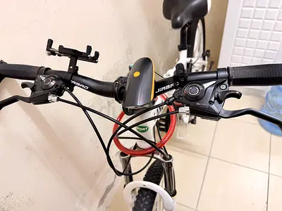Used adult hybrid/commuter bike - good working condition