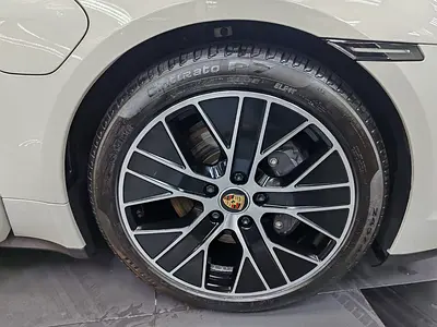 صورة 7 لـ 2022 Porsche TAYCAN