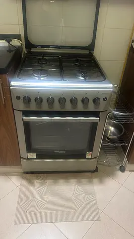 Freestanding 4-Burner Gas Cooker with Oven - Good Working Condition