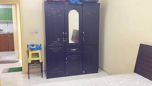 Dark wood 3-door wardrobe with mirror - good condition
