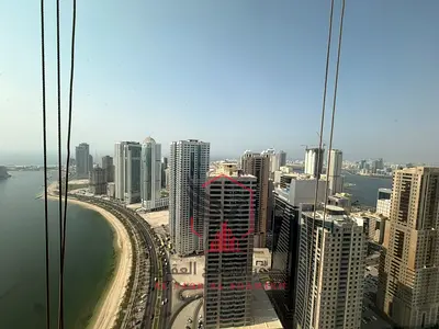 شقه غرفتين وصاله اطلاله بحريه ببلكون خزائن بالحائط باركن وتكيف وجيم ومسبح مجاني موقع مميز قريب من جميع الخدمات العامه