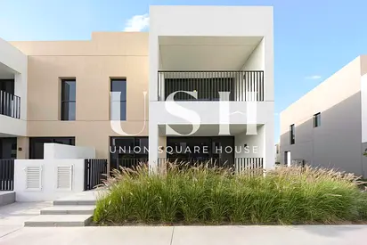 SINGLE ROW | SPACIOUS | NEAR TO POOL AND GYM