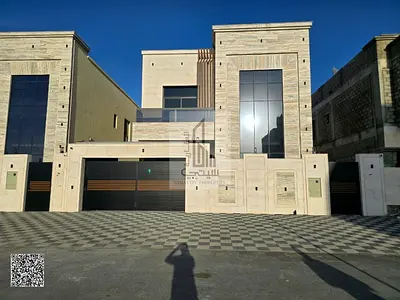 Modern 5-bedroom villa with no annual fees.